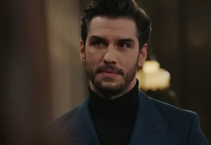 Koyu renk balıkçı yaka giymiş Aras Aydın'ın yakın plan portresi. Siyah sakalları ve dikkatli bakışlarıyla objektife bakıyor. Koyu renk bir ceket giymiş ve ciddi bir ifadeye sahip. Arka plan bulanık ve karanlık tonlarda. Koyu renk balıkçı yaka giymiş Aras Aydın'ın yakın plan portresi. Siyah sakalları ve dikkatli bakışlarıyla objektife bakıyor. Koyu renk bir ceket giymiş ve ciddi bir ifadeye sahip. Arka plan bulanık ve karanlık tonlarda.